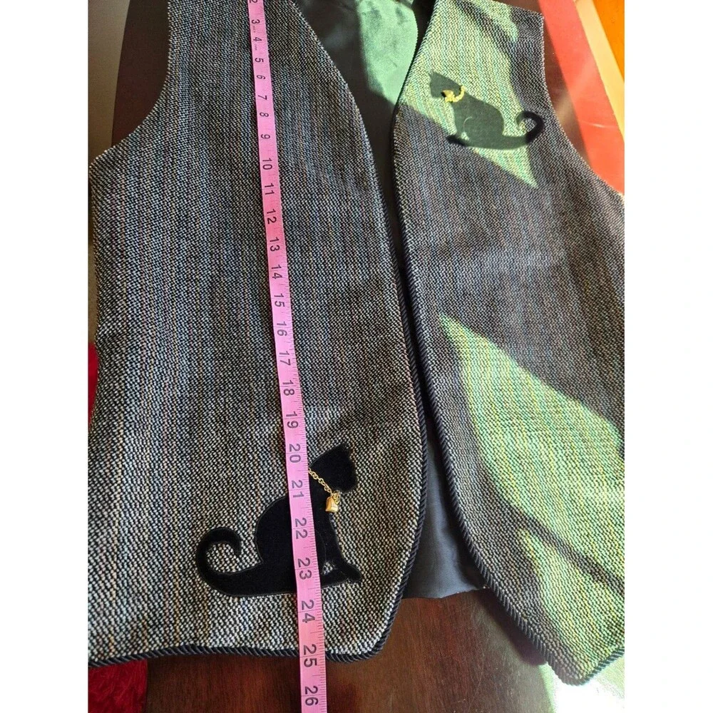 Vintage Black Cat Tweed Vest with Heart Charm Detailing​👵🏼🧶🐈‍⬛☕️